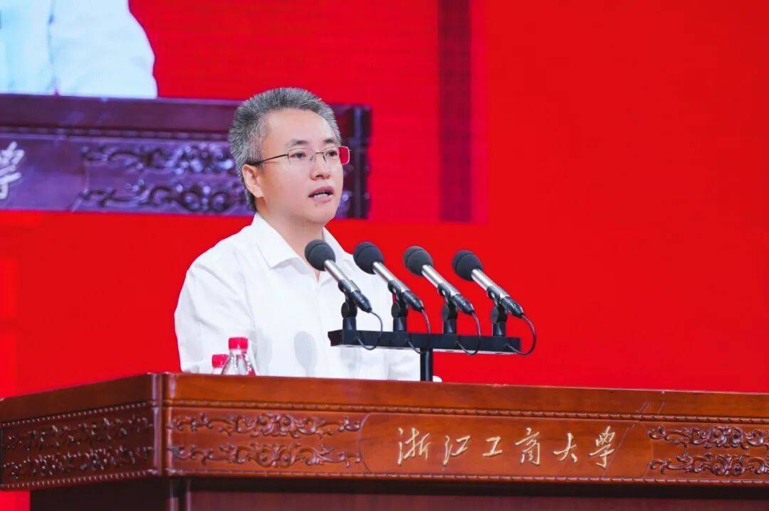 校長開學(xué)講話：少刷小紅書！避雷......