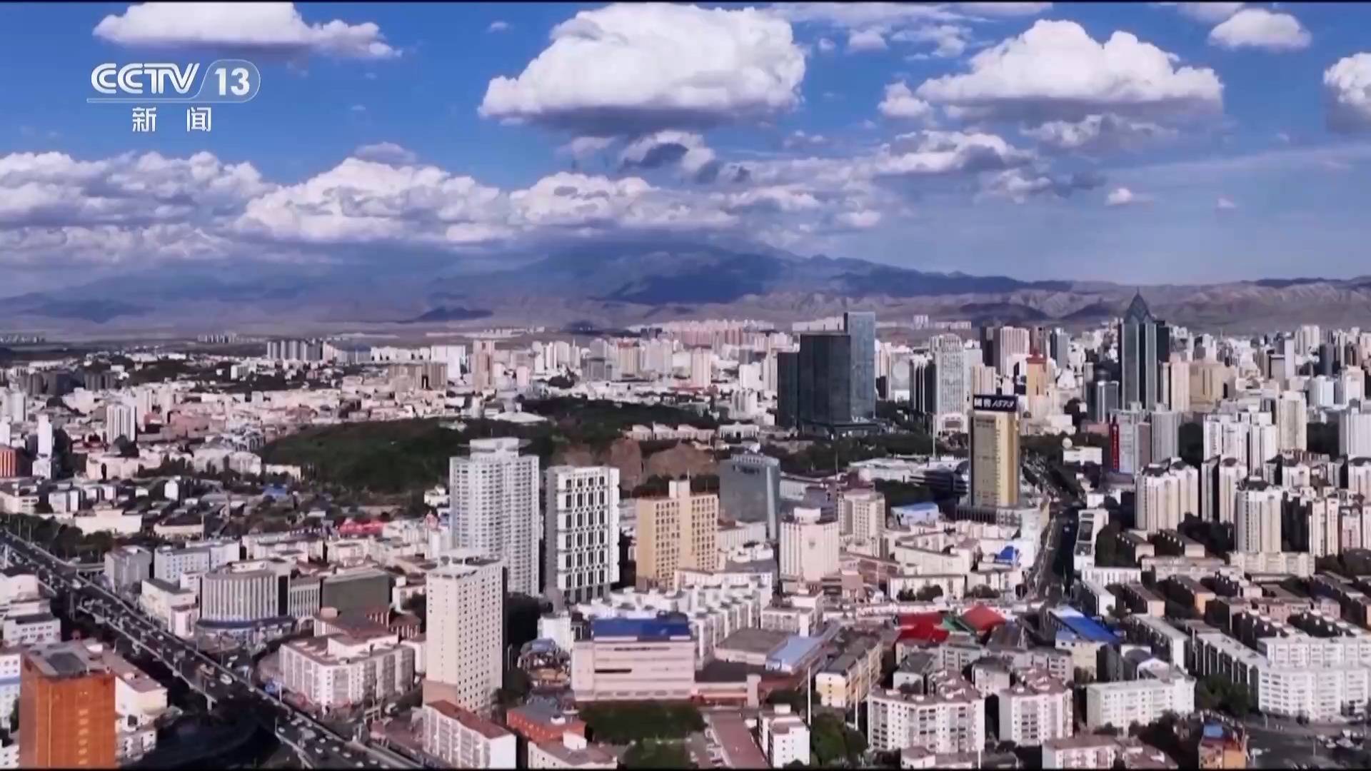 砥礪奮進(jìn)七十載 天山南北譜華章丨邊陲小城→國(guó)際樞紐 這里的貿(mào)易“朋友圈”越來(lái)越大